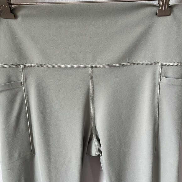 ATHLETA Women’s Salutation Stash 7/8 Tight Sage Green Yoga Running Pant LT - Picture 5 of 11